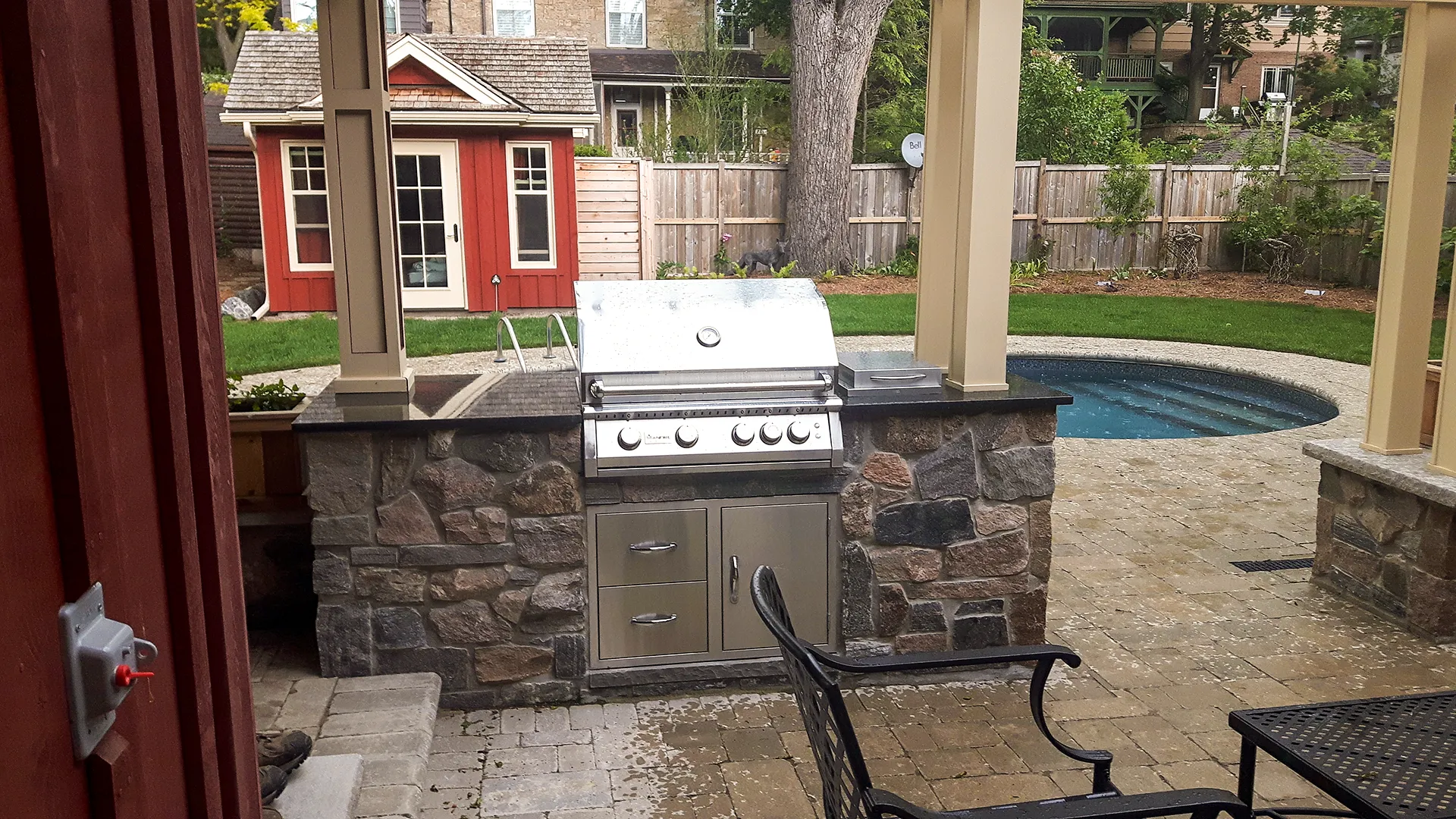 outdoor kitchen